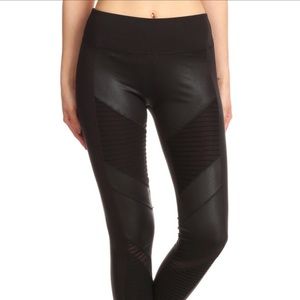 Brand New! 🔥 Moto leggings - faux leather look